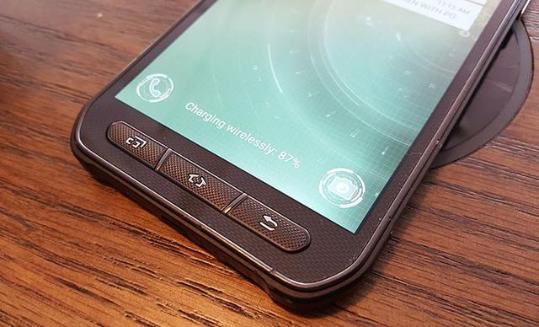 Điểm mặt những mẫu điện thoại hỗ trợ sạc không dây - 9