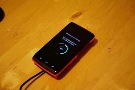 Điểm mặt những mẫu điện thoại hỗ trợ sạc không dây - 8