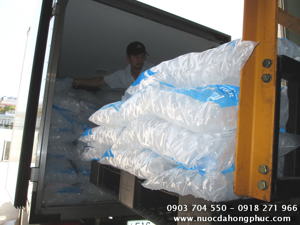 Người Mỹ sốc vì viên nước đá Việt quá “khủng” - 3