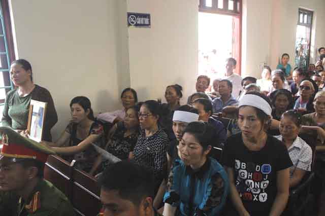 Vụ “quan tài diễu phố”: Yêu cầu triệu tập con rể cựu Chủ tịch tỉnh Vĩnh Phúc - 2