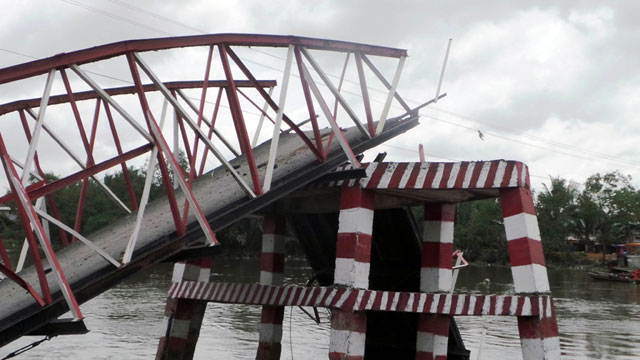 Cận cảnh cây cầu sập trong đêm giữa TPHCM - 2