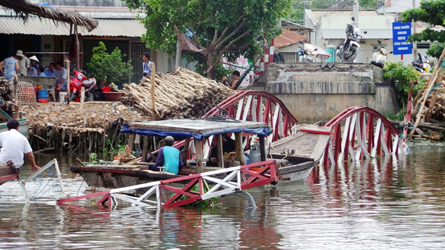 Cận cảnh cây cầu sập trong đêm giữa TPHCM - 5