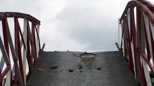 Cận cảnh cây cầu sập trong đêm giữa TPHCM - 12