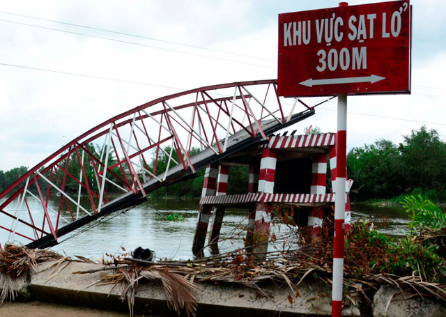 Cận cảnh cây cầu sập trong đêm giữa TPHCM - 10