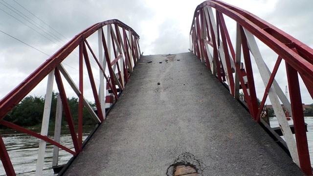 Cận cảnh cây cầu sập trong đêm giữa TPHCM - 14