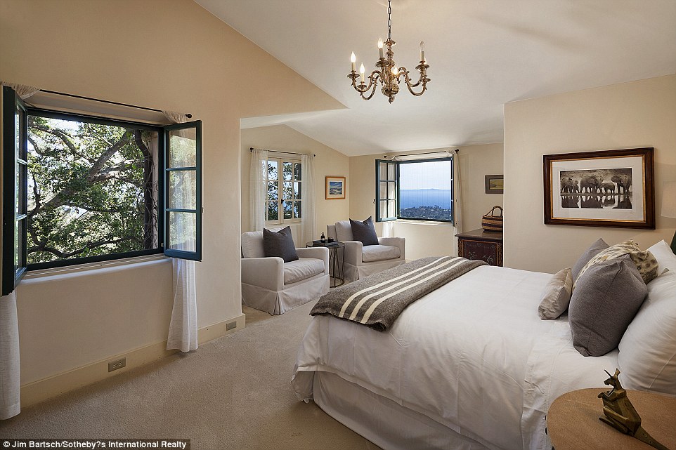 Ngắm trọn biệt thự gần 700 tỉ đồng của "bố già" Hollywood - 7