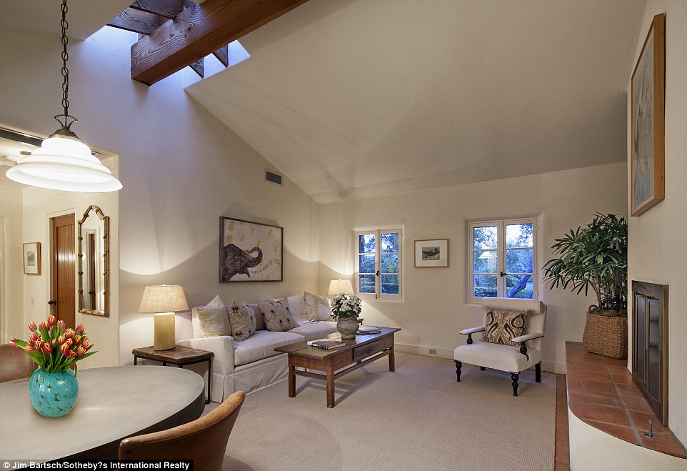 Ngắm trọn biệt thự gần 700 tỉ đồng của "bố già" Hollywood - 10