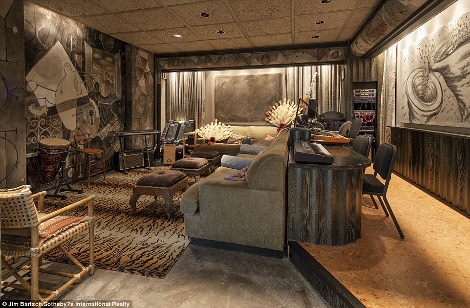 Ngắm trọn biệt thự gần 700 tỉ đồng của "bố già" Hollywood - 11