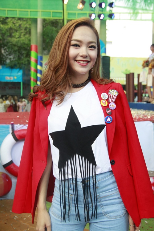 Minh Hằng khuấy động sân khấu với vũ đạo sôi động - 2