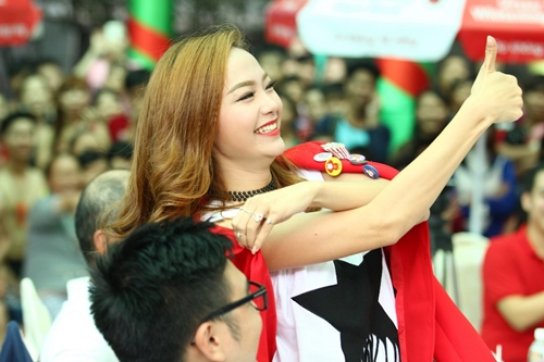 Minh Hằng khuấy động sân khấu với vũ đạo sôi động - 5