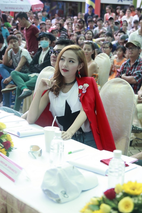 Minh Hằng khuấy động sân khấu với vũ đạo sôi động - 3