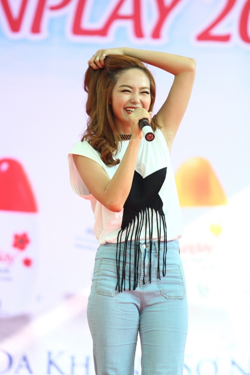 Minh Hằng khuấy động sân khấu với vũ đạo sôi động - 10