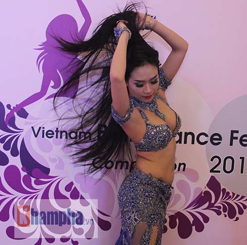 Ngẩn ngơ trước tài sắc của người đẹp thi Belly Dance - 2