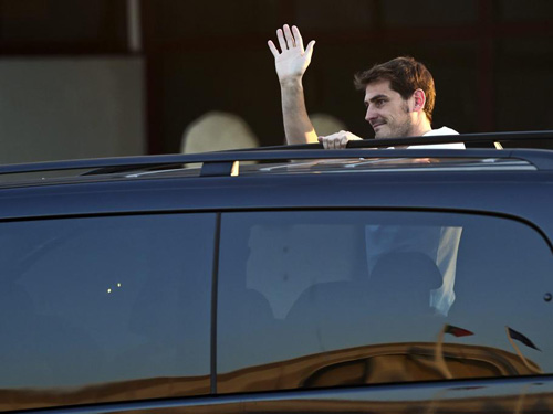 Fan Real tri ân, fan Porto phát cuồng vì Casillas - 7