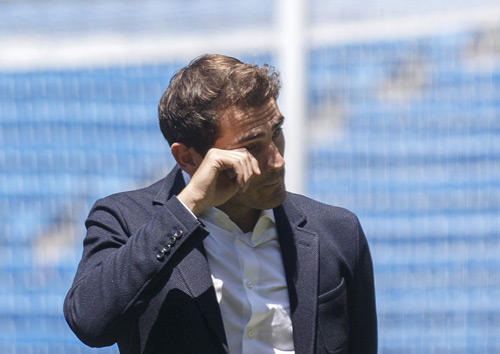 Fan Real tri ân, fan Porto phát cuồng vì Casillas - 1