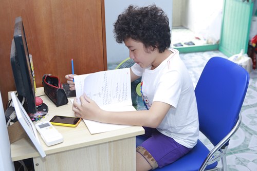 /Uploaded/phamhuuthanh/2015_07_14/BHBC1436837014-hoang-anh-toc-xu--7-.jpg Thăm phòng trọ nhỏ của “Doraemon tóc xù” Hoàng Anh - 5