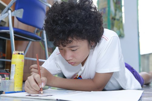 /Uploaded/phamhuuthanh/2015_07_14/TBPV1436837014-hoang-anh-toc-xu--15-.jpg Thăm phòng trọ nhỏ của “Doraemon tóc xù” Hoàng Anh - 11