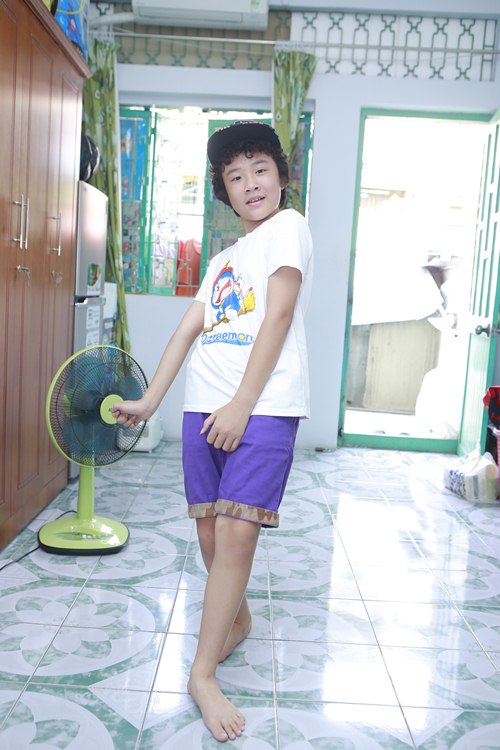 /Uploaded/phamhuuthanh/2015_07_14/EUPY1436837025-hoang-anh-toc-xu--17-.jpg Thăm phòng trọ nhỏ của “Doraemon tóc xù” Hoàng Anh - 13