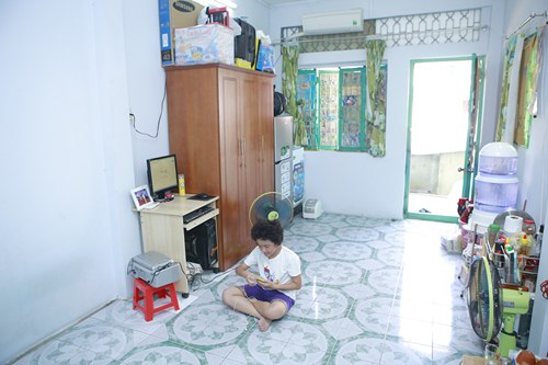 /Uploaded/phamhuuthanh/2015_07_14/JIEZ1436837025-hoang-anh-toc-xu--22-.jpg Thăm phòng trọ nhỏ của “Doraemon tóc xù” Hoàng Anh - 18