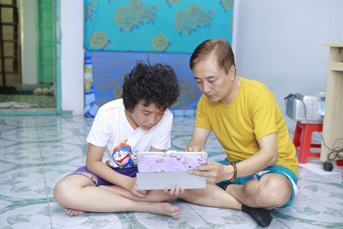 /Uploaded/phamhuuthanh/2015_07_14/MXWB1436837025-hoang-anh-toc-xu--20-.jpg Thăm phòng trọ nhỏ của “Doraemon tóc xù” Hoàng Anh - 16