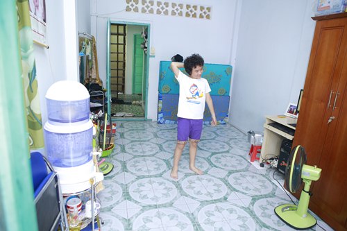 /Uploaded/phamhuuthanh/2015_07_14/YDAA1436837025-hoang-anh-toc-xu--21-.jpg Thăm phòng trọ nhỏ của “Doraemon tóc xù” Hoàng Anh - 17