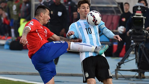 Về Nam Mỹ, Messi "dính đòn" nhiều hơn ở châu Âu - 1