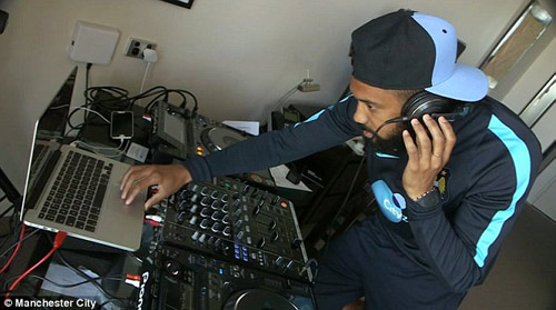 Sao 360 độ 15/7: Van Der Vaart chia tay “máy bay bà già” - 4