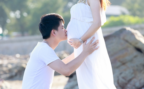 Ngắm bộ ảnh vẽ bụng bầu cực lãng mạn bên bờ biển - 10