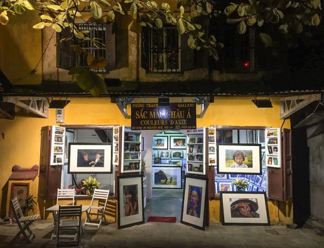 Nếu có dịp đến Hội An, bạn hãy ghé thăm REHAHN 'S Gallery.
