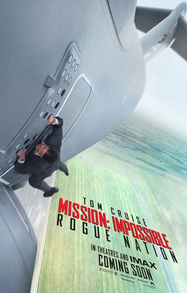 Video: Toát mồ hôi xem Tom Cruise đu bám thân máy bay - 1