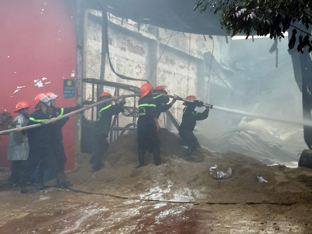 Cháy nổ vang trời ở Đà Nẵng, nhiều người bị thương - 1
