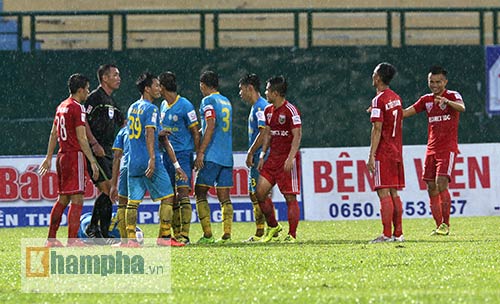 Công Vinh nhạt nhòa, "Chelsea Việt Nam" thua sốc trên sân nhà - 3