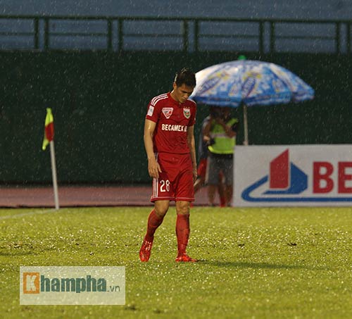 Công Vinh nhạt nhòa, "Chelsea Việt Nam" thua sốc trên sân nhà - 9