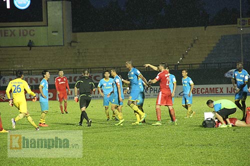 “Trọng tài ngoại, mời ông về thổi V-League!” - 2