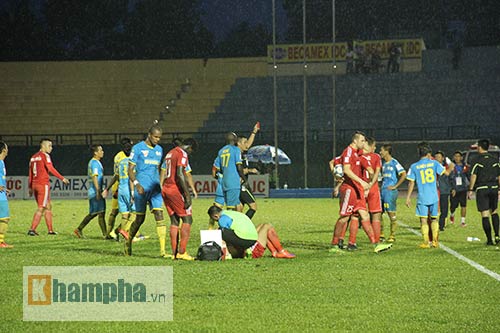 “Trọng tài ngoại, mời ông về thổi V-League!” - 3