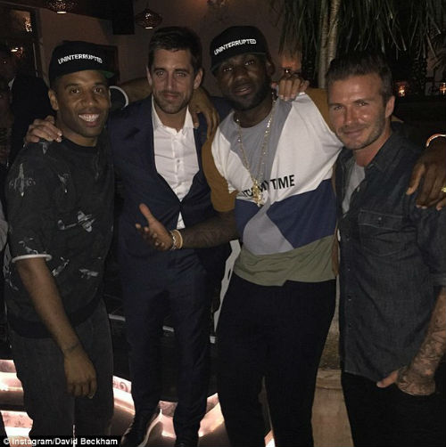 Sao 360 độ 17/7: Ronaldo thử sức với môn rugby - 4