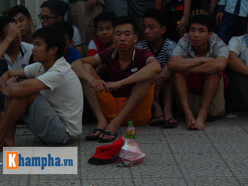 Fan Việt chen nhau “bẹp ruột” mua vé xem Man City - 4