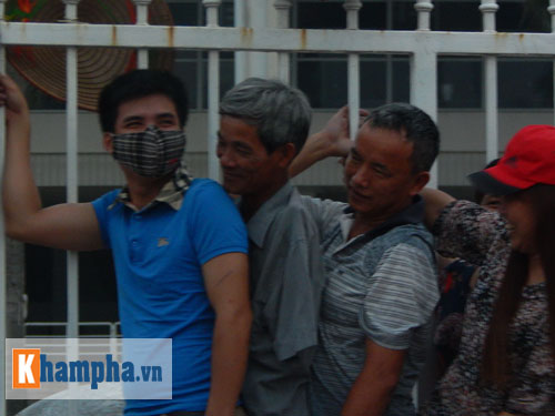 Fan Việt chen nhau “bẹp ruột” mua vé xem Man City - 5