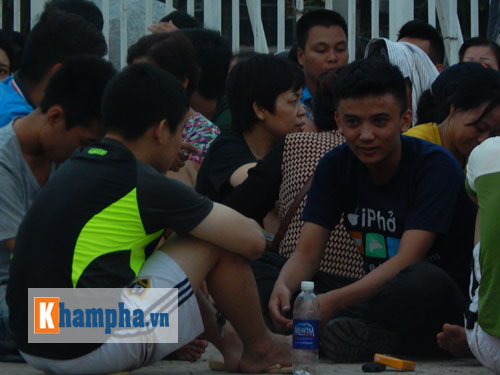 Fan Việt chen nhau “bẹp ruột” mua vé xem Man City - 6