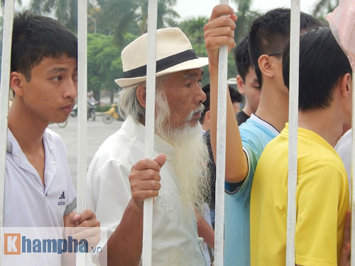 Fan Việt chen nhau “bẹp ruột” mua vé xem Man City - 6