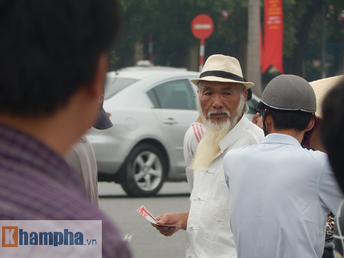 Fan Việt chen nhau “bẹp ruột” mua vé xem Man City - 7