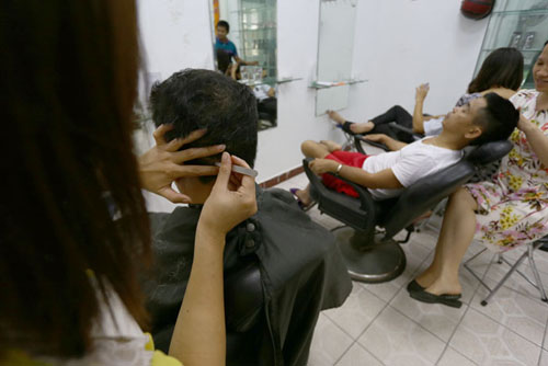 Ảnh: Nghề “bới đen, diệt trắng” ở Hà Thành - 3