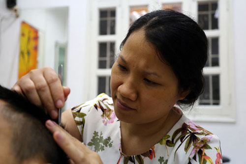 Ảnh: Nghề “bới đen, diệt trắng” ở Hà Thành - 6