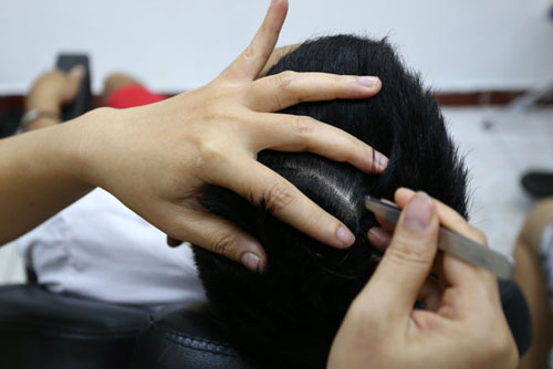 Ảnh: Nghề “bới đen, diệt trắng” ở Hà Thành - 7