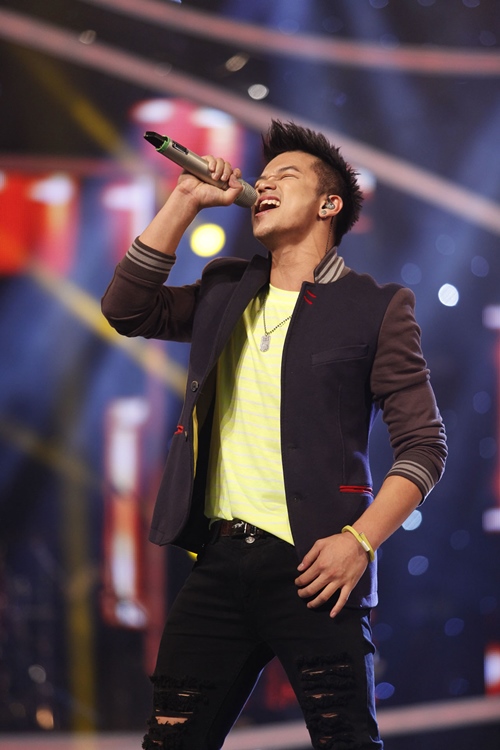 "Thầy giáo hot boy" dừng chân ở Top 3 Vietnam Idol - 8