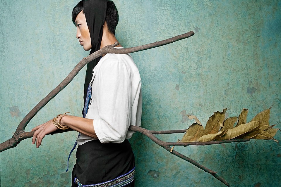 Chàng trai đồng tính ấn tượng trong trang phục Mông - 4
