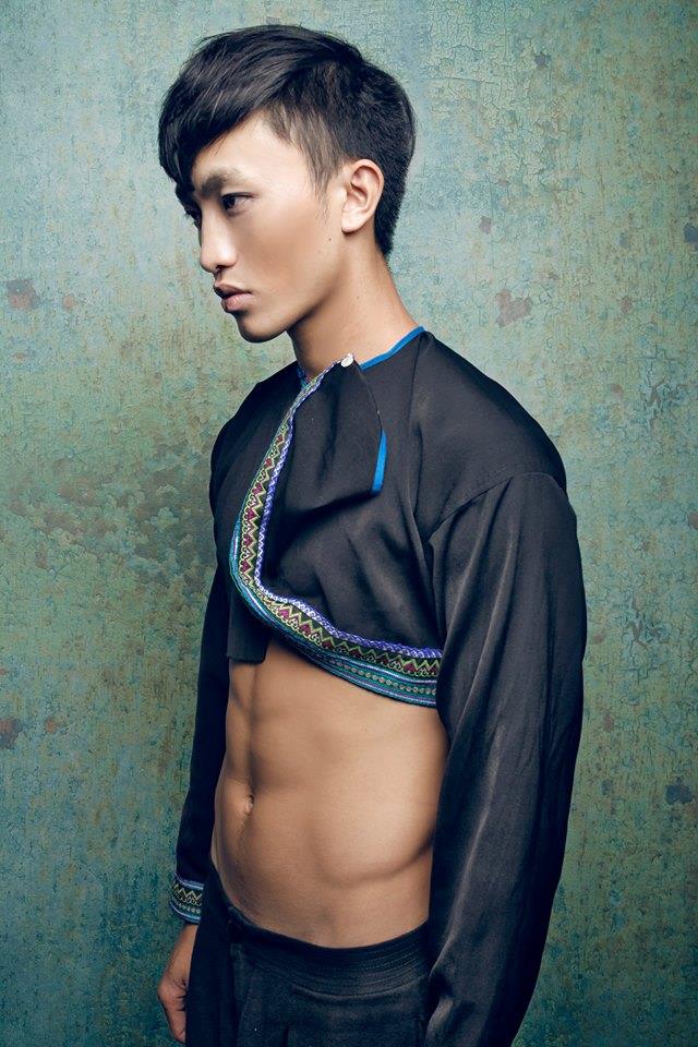 Chàng trai đồng tính ấn tượng trong trang phục Mông - 12