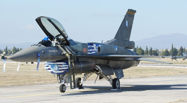 Phi công Hy Lạp lái chiến đấu cơ ra nước ngoài rút tiền - 1