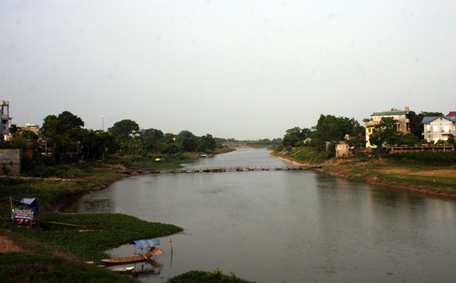 HN: Thả mạng sống "dập dềnh" theo cầu phao bung gãy - 9