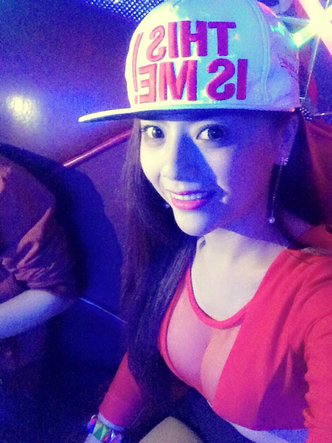 Cô là một trong những hotgirl đình đám của Sài thành.